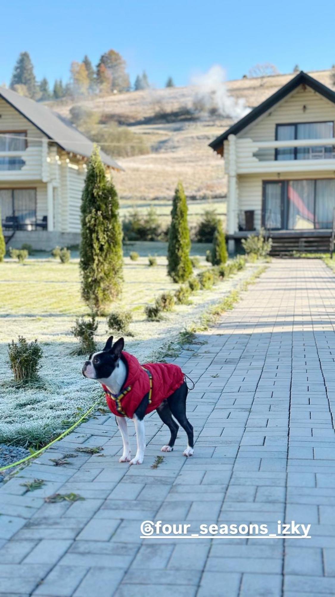 Чотири Сезони Hotel Izki Exterior photo