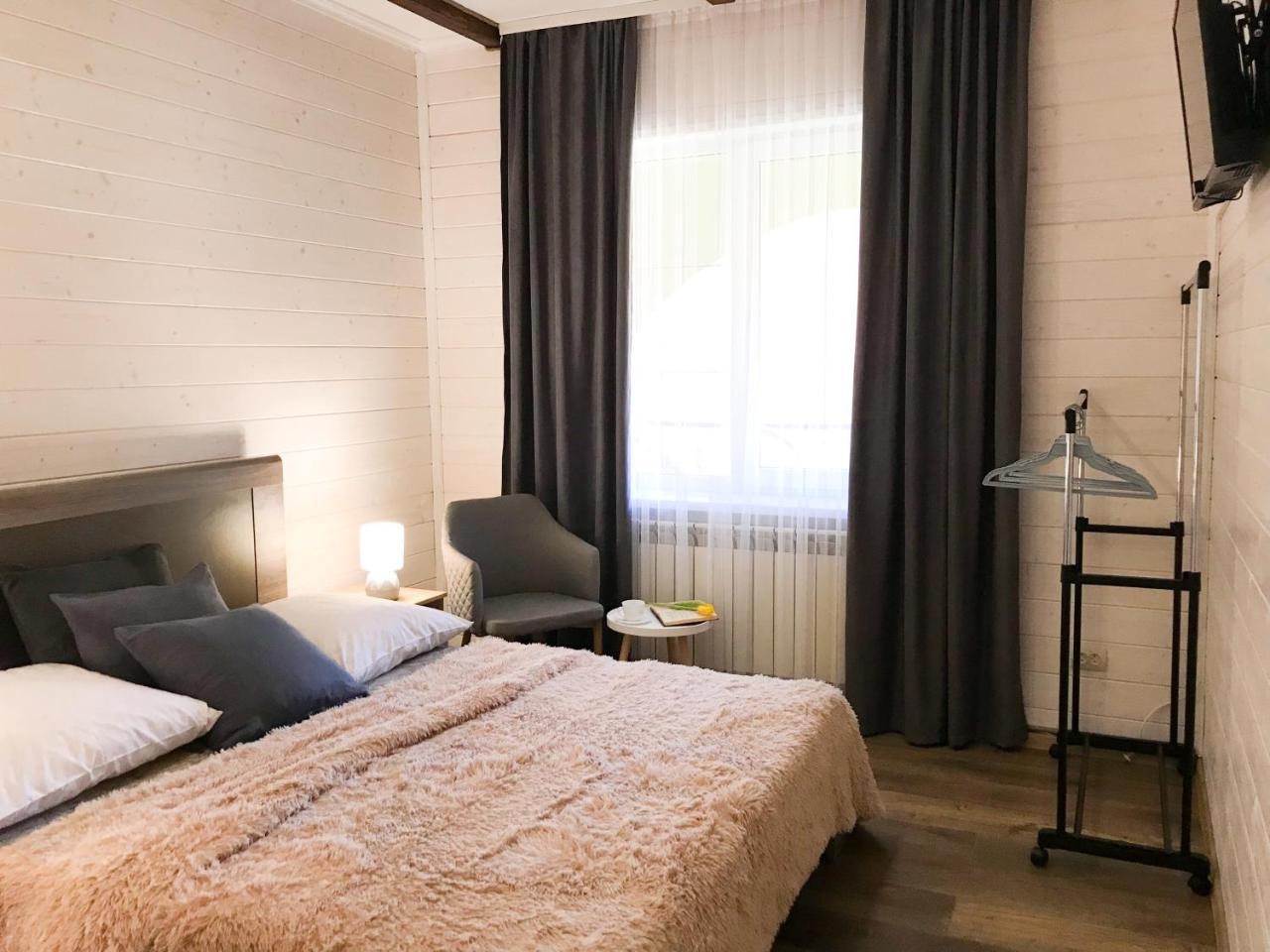 Чотири Сезони Hotel Izki Exterior photo
