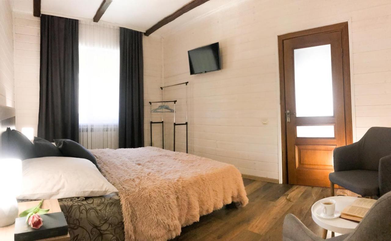 Чотири Сезони Hotel Izki Exterior photo